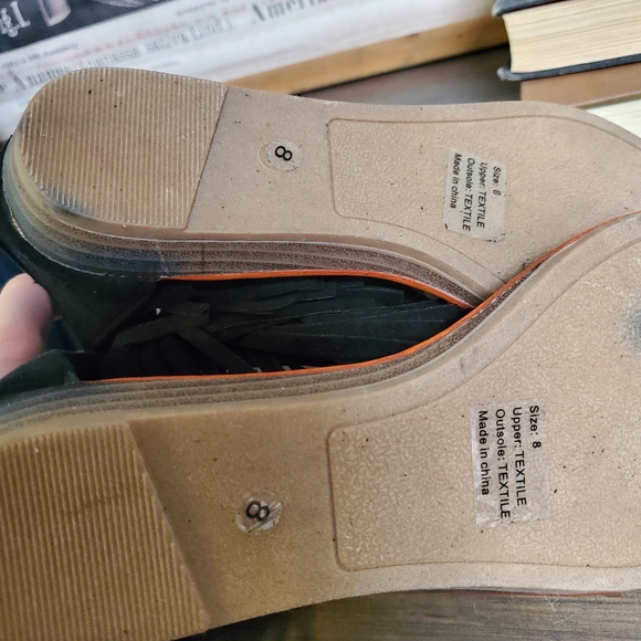 Olivia Miller BoHo Sandals Hippie Fringe Thong Faux Leather Gold Stud womens 8 - Picture 6 of 11